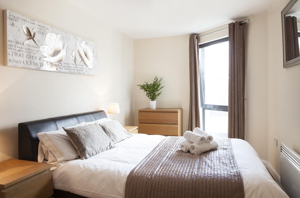 Cheltenham Plaza Apartments Ashchurch Cameră foto